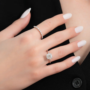 The Kamellie Set With A 2.5 Carat Cushion Lab Diamond