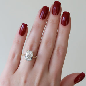 The Kamellie Set With A Elongated Cushion Moissanite