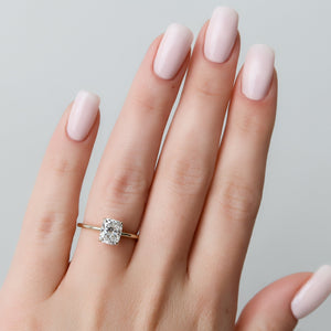 The Kamellie Set With A Elongated Cushion Moissanite