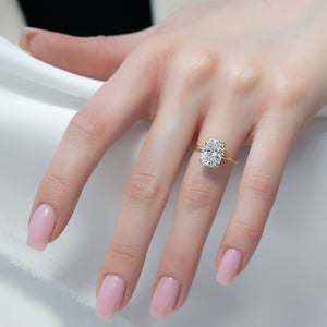 The Kamellie Set With A Elongated Cushion Moissanite
