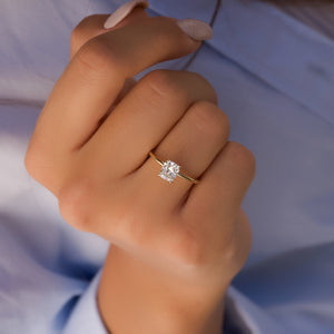 The Kamellie Set With A Elongated Cushion Moissanite