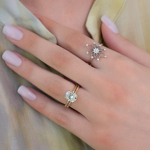 The Kamellie Set With A Elongated Cushion Moissanite