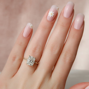 The Kamellie Set With A Elongated Cushion Moissanite
