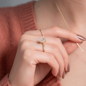 The Kamellie Set With A Elongated Cushion Moissanite
