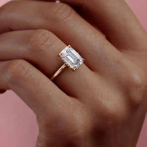 The Kamellie Set With A 4.5 Carat Emerald Moissanite