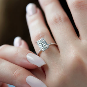 The Kamellie Set With A Emerald Moissanite