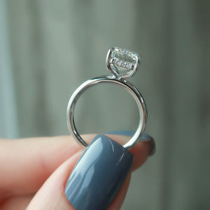 The Kamellie Set With A Emerald Moissanite
