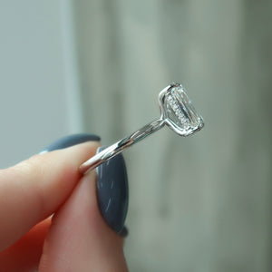 The Kamellie Set With A Emerald Moissanite