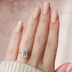 The Kamellie Set With A Emerald Moissanite