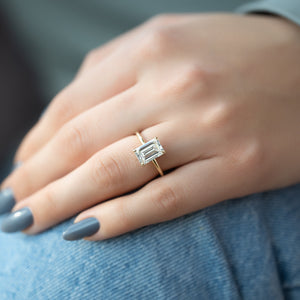 The Kamellie Set With A 1.5 Carat Emerald Lab Diamond