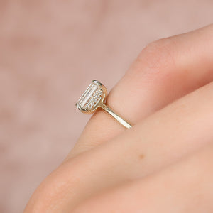 The Kamellie Set With A 1.5 Carat Emerald Lab Diamond