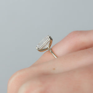 The Kamellie Set With A 1.5 Carat Emerald Lab Diamond