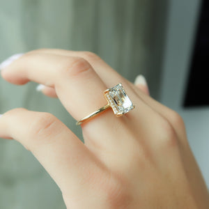 The Kamellie Set With A Emerald Moissanite
