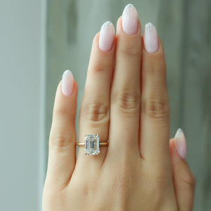 The Kamellie Set With A Emerald Moissanite