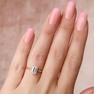 The Kamellie Set With A 1.5 Carat Emerald Lab Diamond