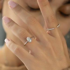 The Kamellie Set With A 1 Carat Oval Moissanite
