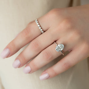The Kamellie Set With A 1 Carat Oval Moissanite