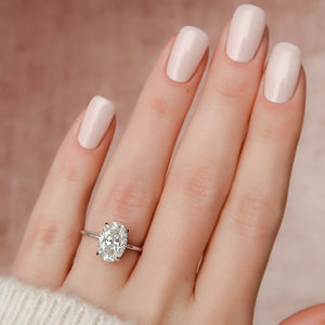 The Kamellie Set With A 1 Carat Oval Moissanite