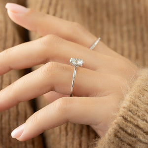 The Kamellie Set With A 1 Carat Oval Moissanite