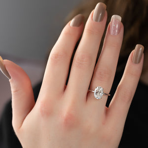 The Kamellie Set With A 1 Carat Oval Moissanite
