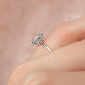The Kamellie Set With A 1 Carat Oval Moissanite