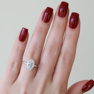 The Kamellie Set With A 1 Carat Oval Moissanite
