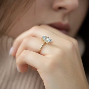 The Kamellie Set With A 1 Carat Oval Lab Diamond