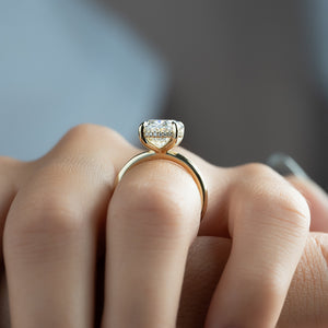 The Kamellie Set With A 1 Carat Oval Lab Diamond