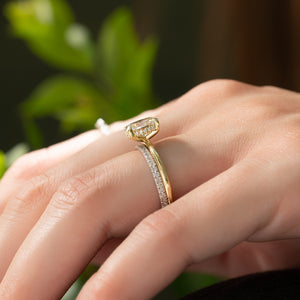 The Kamellie Set With A 1 Carat Oval Lab Diamond