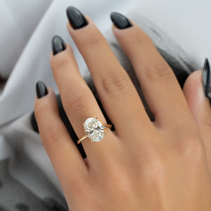 The Kamellie Set With A 1 Carat Oval Lab Diamond