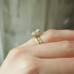 The Kamellie Set With A 1 Carat Oval Lab Diamond