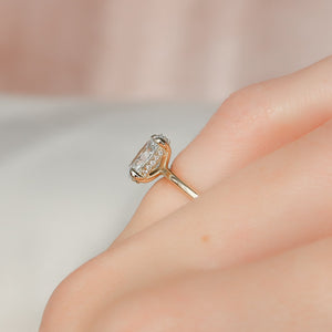 The Kamellie Set With A 1 Carat Oval Lab Diamond