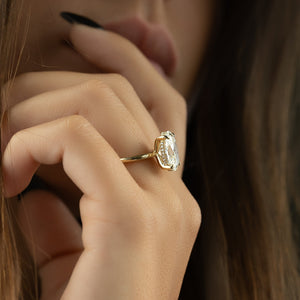 The Kamellie Set With A 1 Carat Oval Lab Diamond