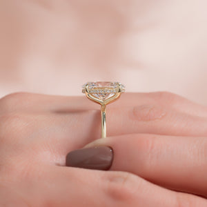 The Kamellie Set With A 1 Carat Oval Lab Diamond