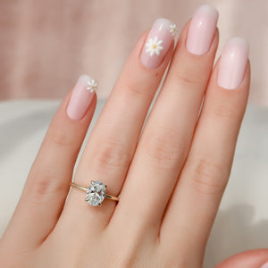 The Kamellie Set With A 1 Carat Oval Lab Diamond