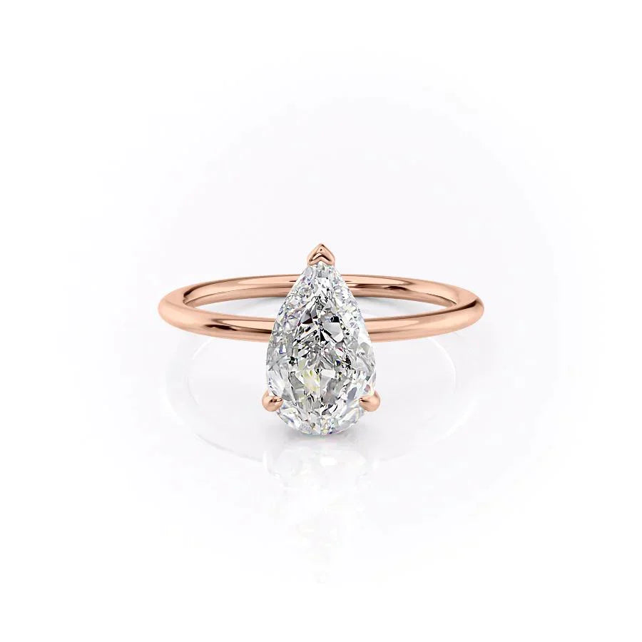 The Kamellie Set With A 4.5 Carat Pear Moissanite