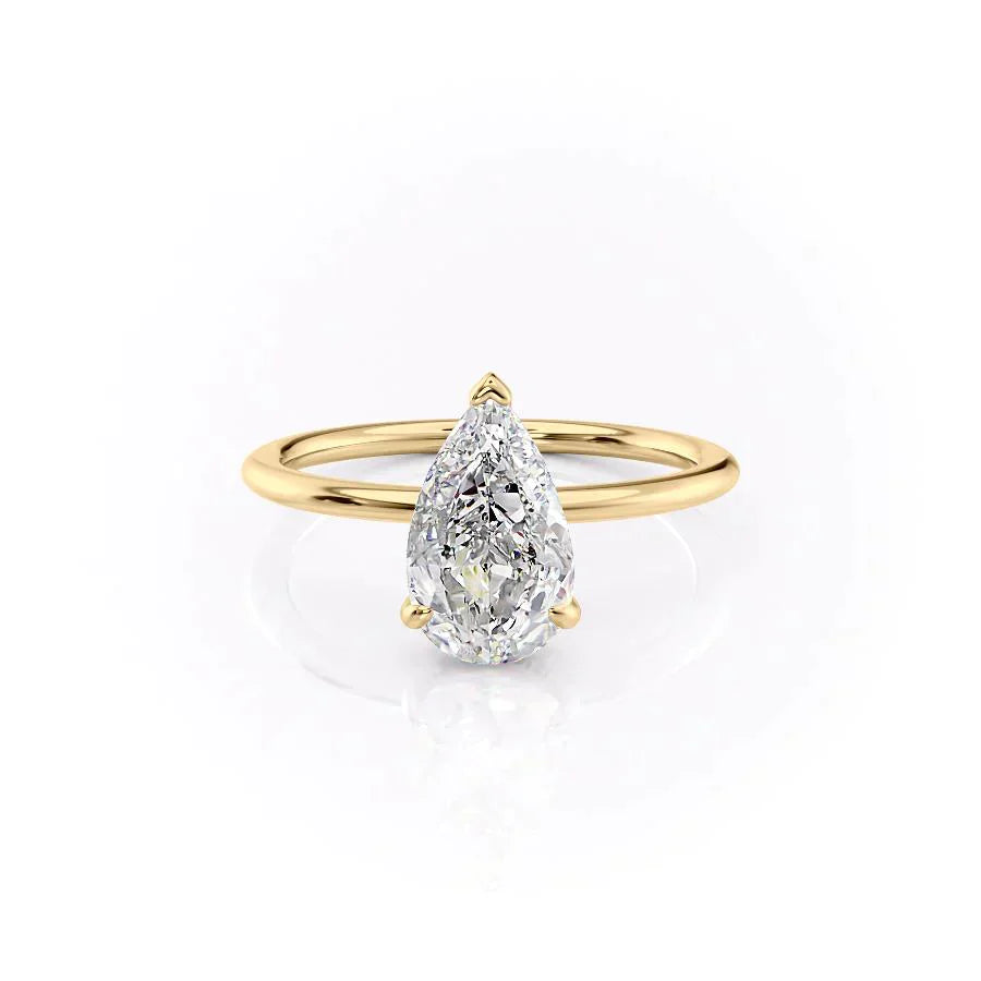 The Kamellie Set With A 2.5 Carat Pear Moissanite