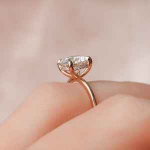 The Kamellie Set With A 1.5 Carat Round Lab Diamond