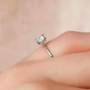 The Kamellie Set With A Round Moissanite