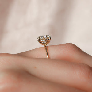 The Kamellie Set With A 2.5 Carat Round Lab Diamond