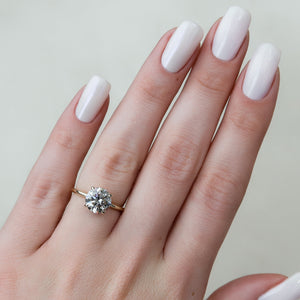 The Kamellie Set With A 2.5 Carat Round Lab Diamond