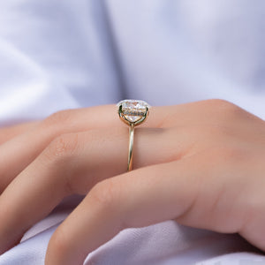 The Kamellie Set With A 2.5 Carat Round Lab Diamond