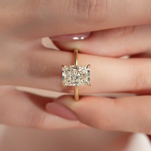 The Kamellie Set With A Radiant Moissanite