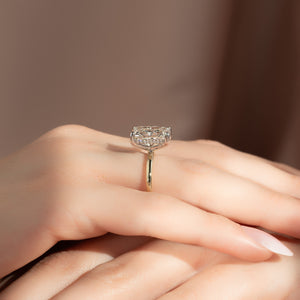 The Kamellie Set With A Radiant Moissanite