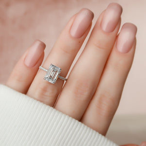The Pave Kamellie Set With A Emerald Moissanite