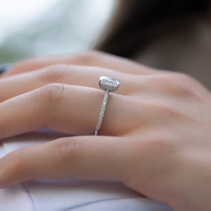 The Pave Kamellie Set With A Emerald Moissanite