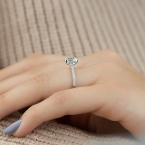 The Pave Kamellie Set With A Emerald Moissanite