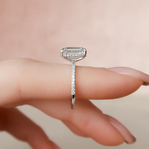 The Pave Kamellie Set With A Emerald Moissanite