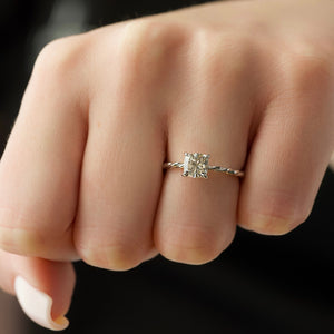 The Alice Set With A 2.5 Carat Cushion Lab Diamond