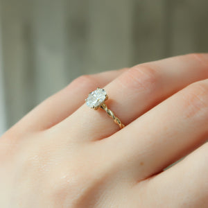 The Alice Set With A 2 Carat Oval Lab Diamond